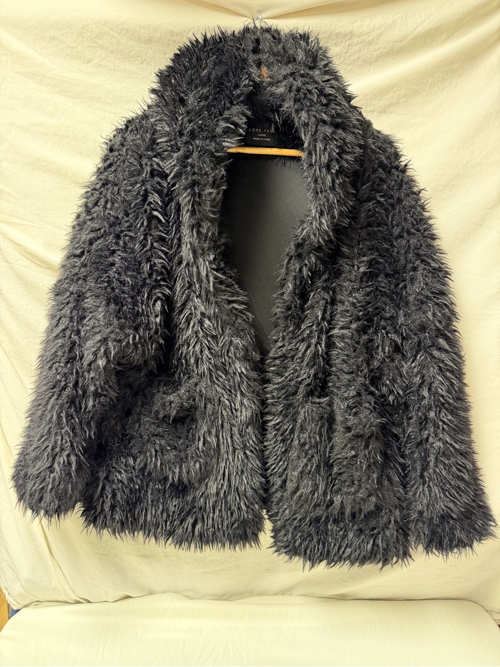 Love Tree Women’s Size L Faux Fur Jacket Black Excellent Condition Pre Owned